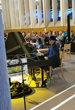 013_23-05-17_PS_Singt_Lindenberg_6.jpg